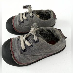 Simple toddler pull on sneakers